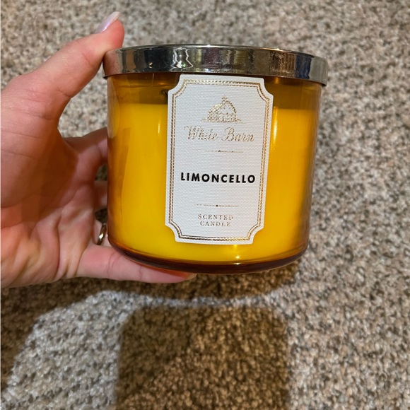 White Barn Other - White Barn 3 wick Candle (Limoncallo)